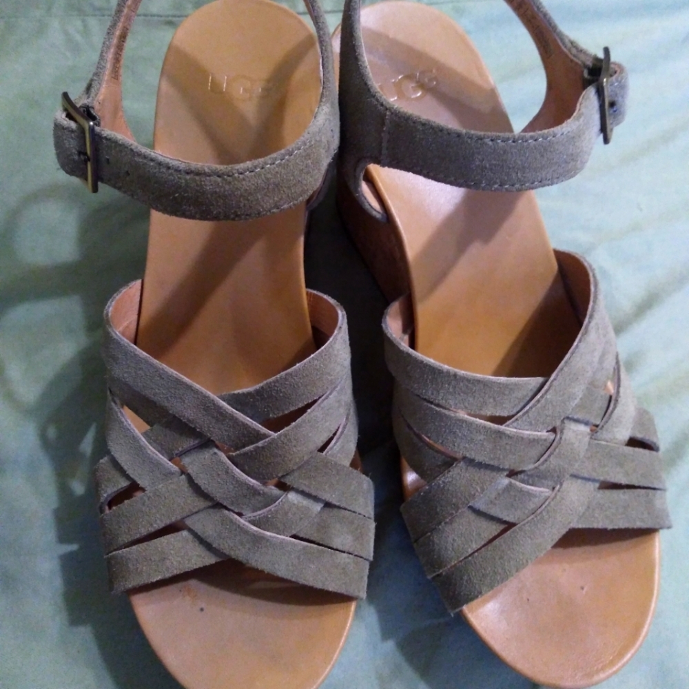 UGG Australia Uma Wedge Suede cork heel platform sandal. Size 7.5